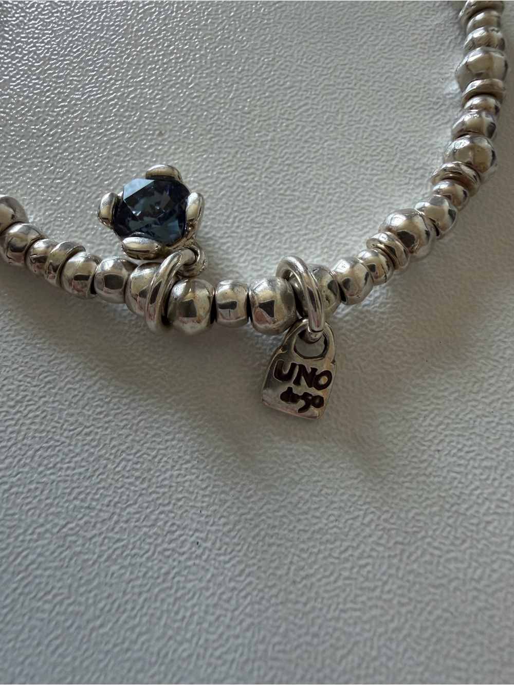 UNO de 50 Silver Chain Bracelet with Logo Charm - Picture 4 of 5